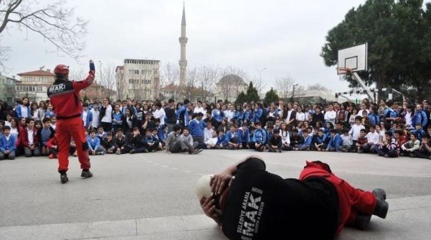 Mak&rsquo;tan &Ouml;ğrencilere Deprem Dersi