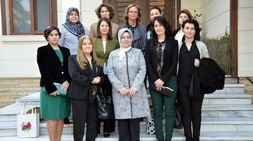 Bayan Ayyıldız, 08 Mart &Ouml;ncesi Kadınlarla Bir Araya Geldi