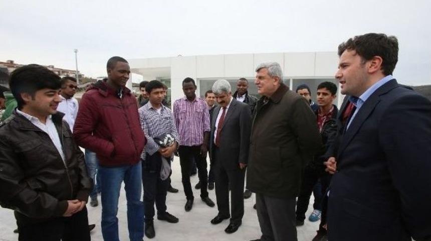 Başkan Karaosmanoğlu Yabancı &Ouml;ğrencilerle Buluştu