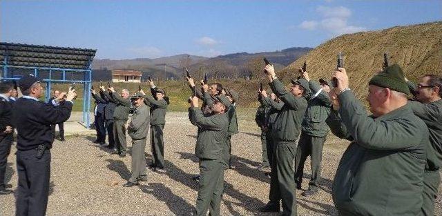 D&uuml;zce&rsquo;de Orman İşletme Personeline Tabanca Kullanma Eğitimi 1
