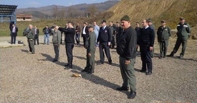 D&uuml;zce&rsquo;de Orman İşletme Personeline Tabanca Kullanma Eğitimi 2