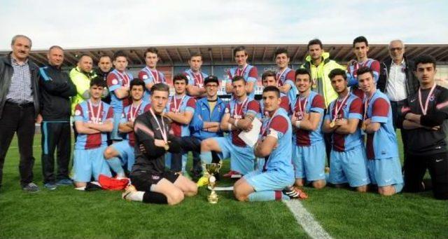 Futbolda, Amasya Ve Trabzon Türkiye Şampiyonu