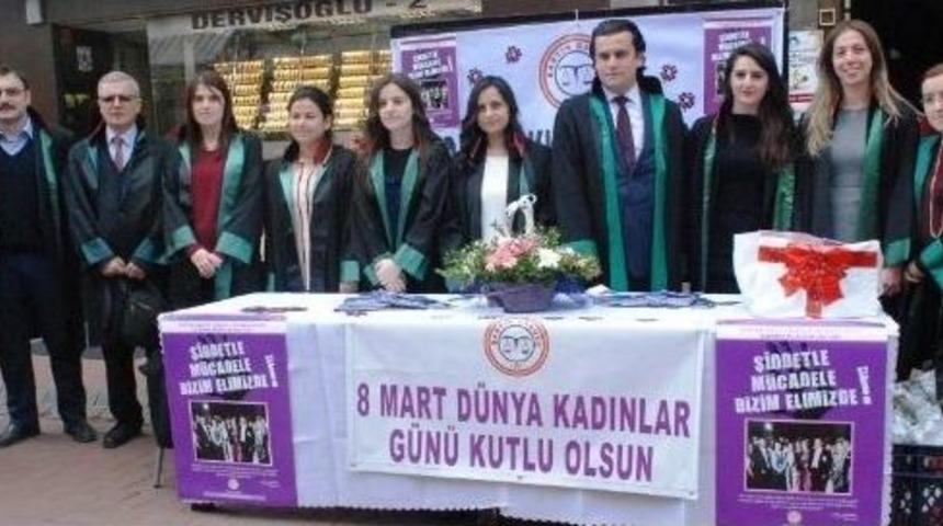 Avukatlar Kadına Şiddete Dikkat &Ccedil;ekmek Stant A&ccedil;tı