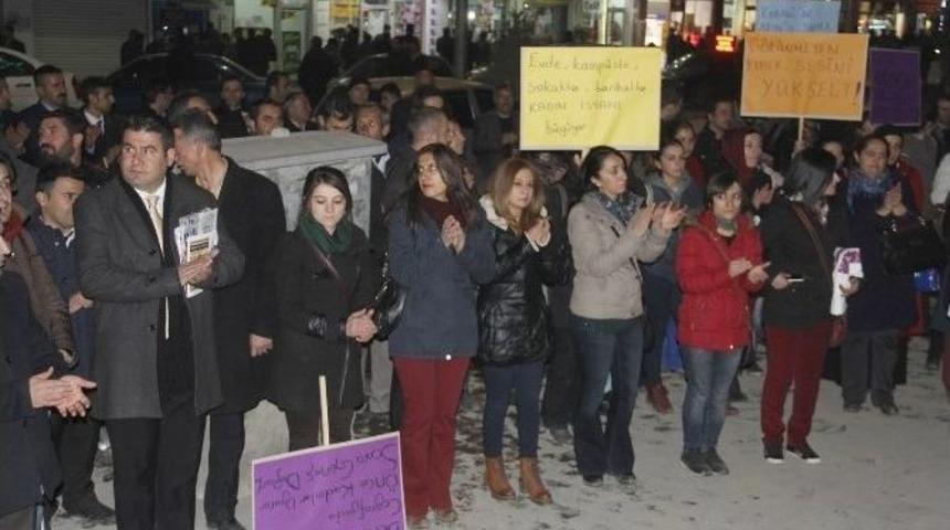 Hakkari Kesk Kadın Meclisi Y&uuml;r&uuml;y&uuml;ş D&uuml;zenledi