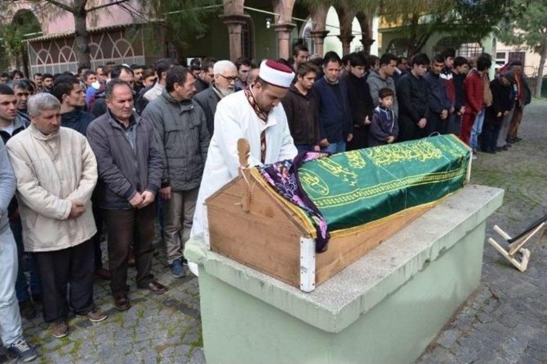 Mide K&uuml;&ccedil;&uuml;ltme Ameliyatından Sonra Hayatını Kaybetti