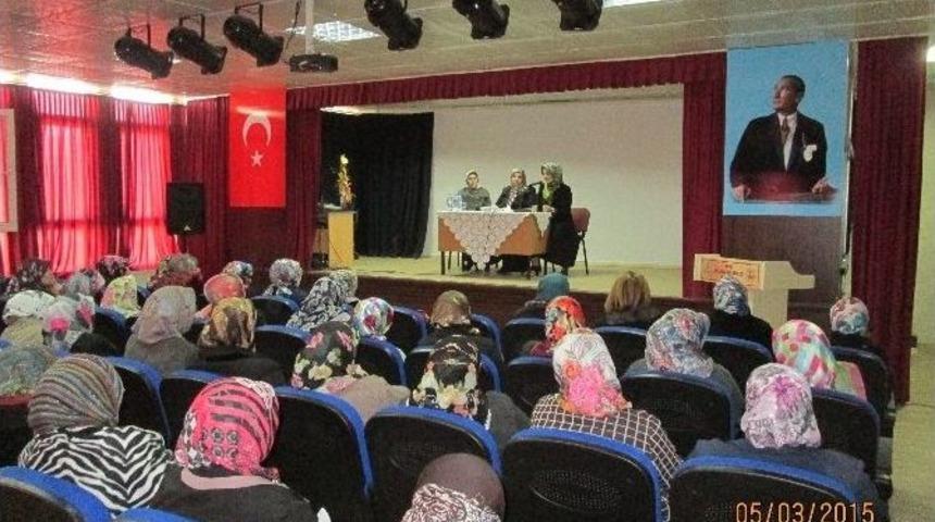 K&uuml;re İl&ccedil;e M&uuml;ft&uuml;l&uuml;ğ&uuml; 8 Mart D&uuml;nya Kadınlar G&uuml;n&uuml; Konferans D&uuml;zenledi