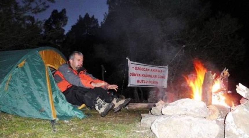 Kadına Şiddeti Protesto I&ccedil;in 3 G&uuml;n Doğada Yaşadı