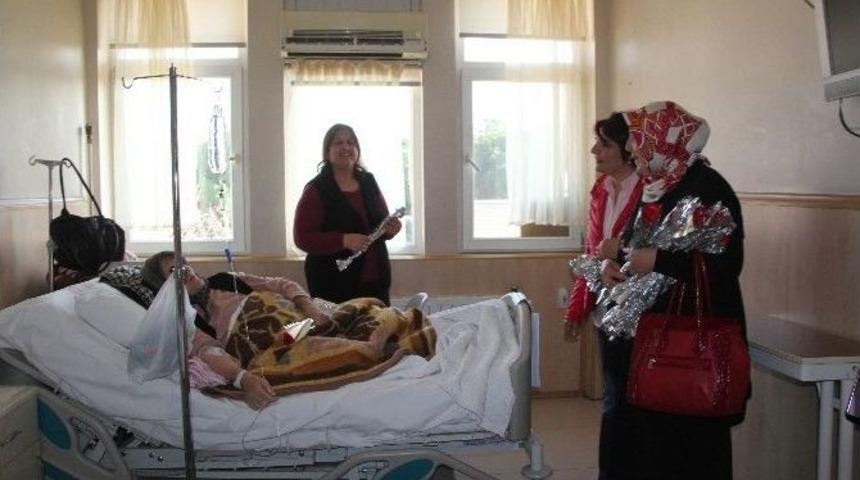 Ak Partili Kadınlardan Hasta Annelere "8 Mart" Ziyareti
