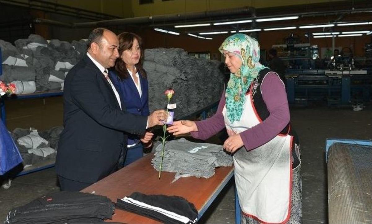 Kadınlara Başkan Arslan&rsquo;dan Karanfilli Kutlama