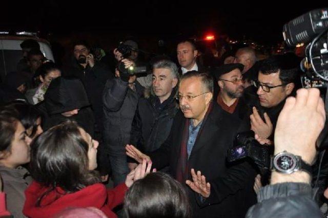 Kız Arkadaşları Üniversiteli Safinaz'ın Ölümünü Protesto Için Yol Kesti