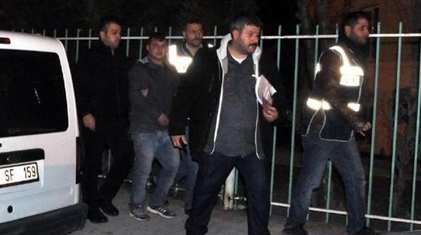 Biber Gazlı Gasp Ş&uuml;phelileri G&uuml;venlik Kamerasından Yakalandı