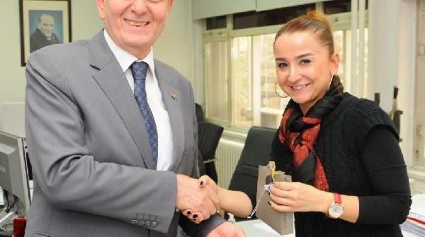 Tso Başkanı Kadın Personele Nazarlık Dağıttı