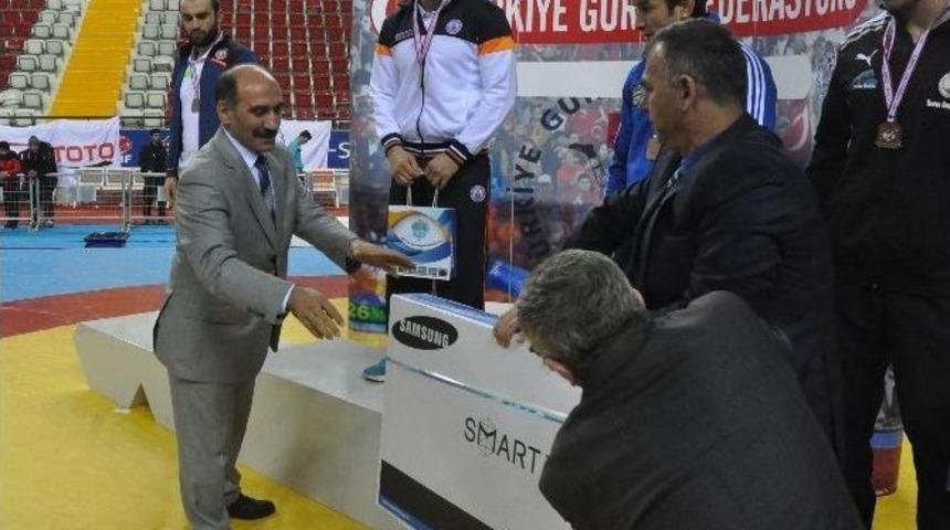 Grekoromen G&uuml;reş T&uuml;rkiye Şampiyonası Mersin&rsquo;de Başladı