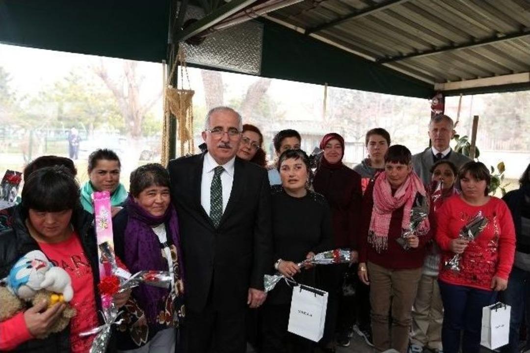 Vali Tuna Ve Eşi Pervin Tuna&rsquo;dan Anlamlı Ziyaret