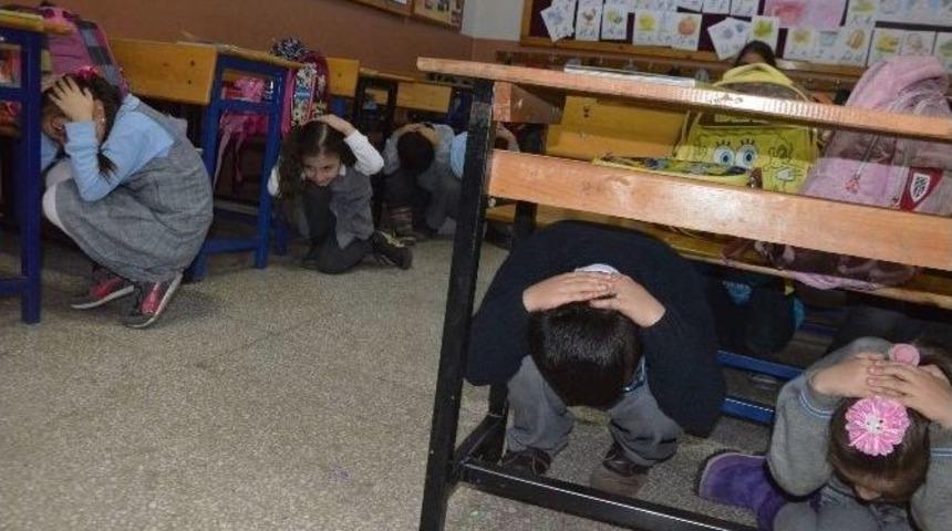 &Ouml;ğrencilere Deprem Ve Yangın Tatbikatı