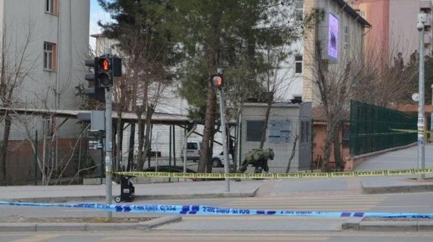 Emniyet Binası &Ouml;n&uuml;nde Ş&uuml;pheli Paket Paniği