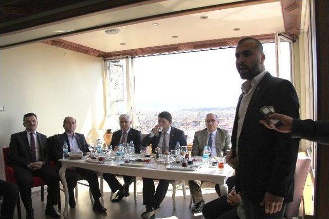 Milletvekili Aday Adayları &Uuml;niversitelilerle Buluştu 1