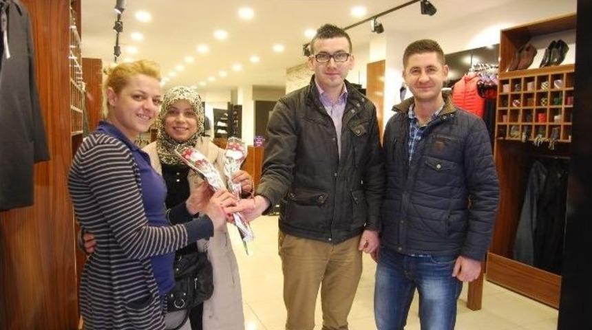 Malkara&rsquo;da Kadın Girişimcilere &Ccedil;i&ccedil;ek Dağıtıldı