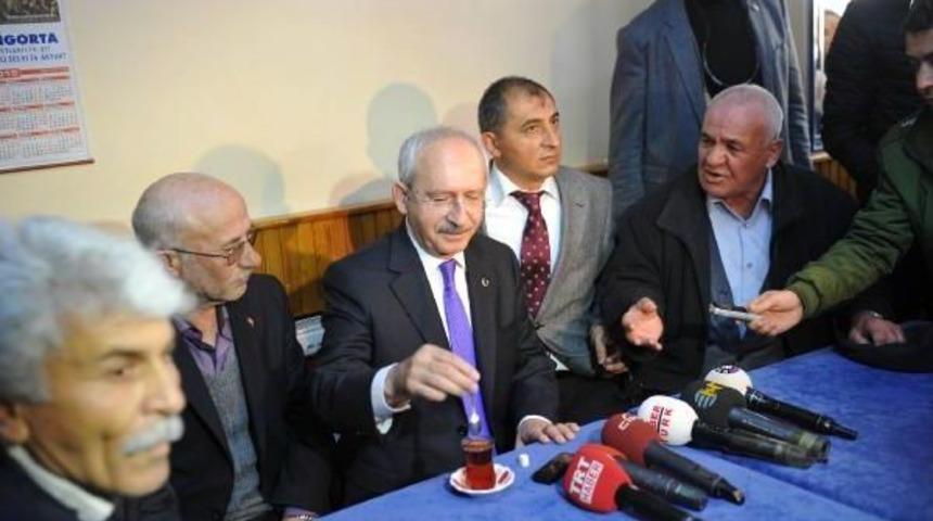 Kılı&ccedil;daroğlu, Kadın Basın Mensuplarına Karanfil Verdi (4)