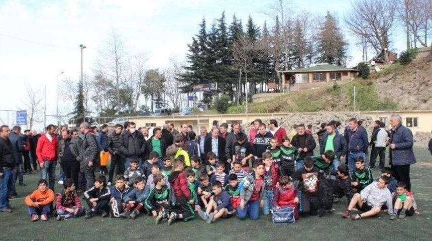 Futbol Sahalarını Kaybedince Tepkilerini Yolu Trafiğe Kapatarak G&ouml;sterdiler