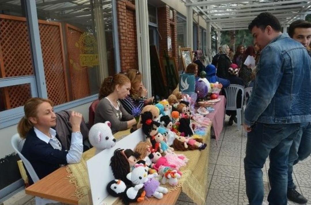 Akhisar Belediyesi Sanat At&ouml;lyesi Ve Asder&rsquo;den Kadınlar G&uuml;n&uuml; Etkinliği