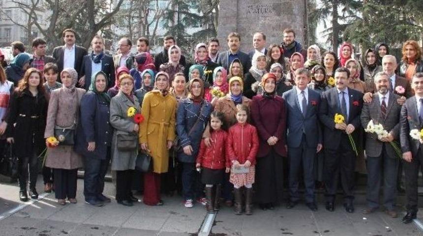 Ak Parti&rsquo;den Kadınlara Eş Zamanlı Karanfil