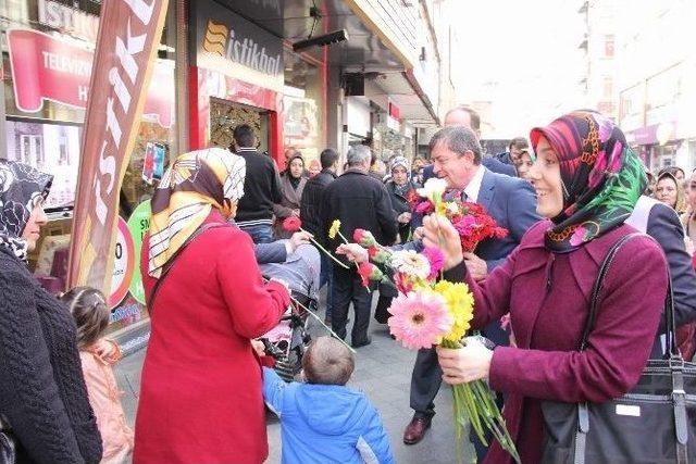 Ak Parti’den Kadınlara Eş Zamanlı Karanfil