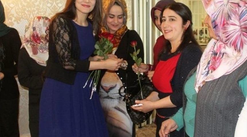 Tuşba Kaymakamlığından Kursiyerlere Kadınlar G&uuml;n&uuml; Etkinlik