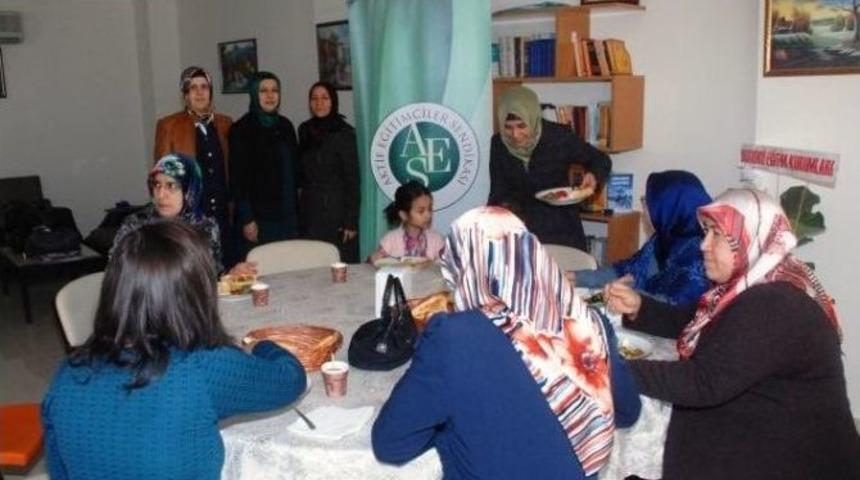 D&uuml;nya Kadınlar G&uuml;n&uuml;&rsquo;nde Kahvaltıyı Erkekler Hazırladı&rlm;