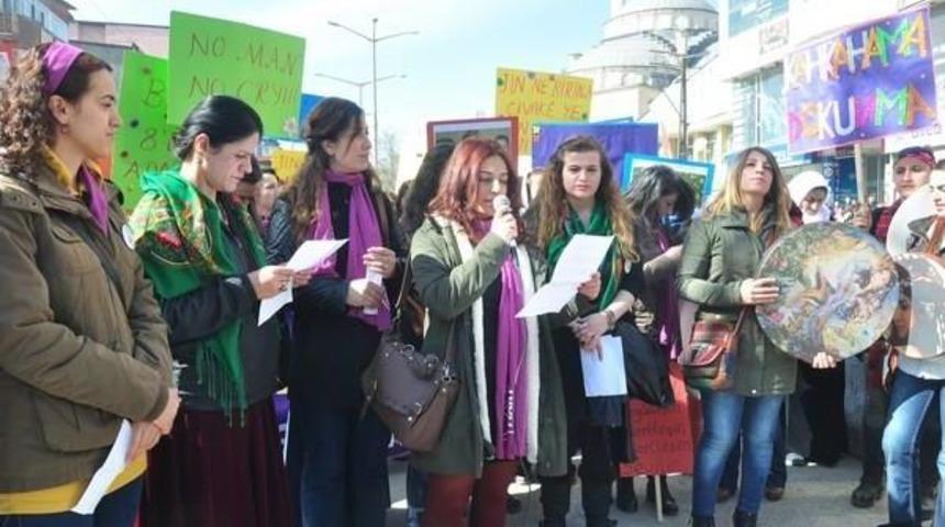 Y&uuml;ksekova'da Kadınlardan Tefli Y&uuml;r&uuml;y&uuml;ş