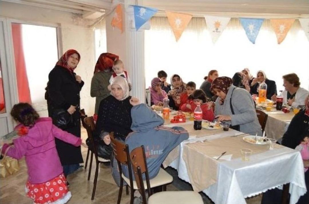 Ak Partili Kadınlardan Kadınlar G&uuml;n&uuml; Etkinliği