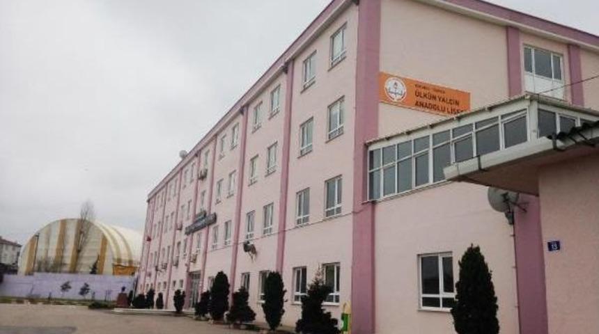 Kantinde Sıra Bekleyen 4 &Ouml;ğrenci Akıma Kapıldı