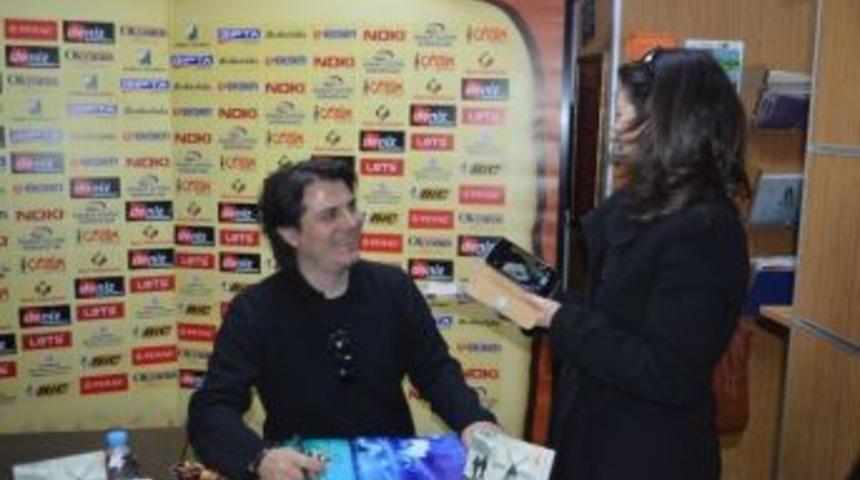 Yazar Suat Suna İlk Kitabıyla İmza G&uuml;n&uuml;nde