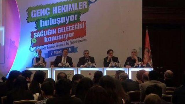 Sağlık Bakanı Müezzinoğlu, Tıp Fakültesi Öğrencilerini Dinledi