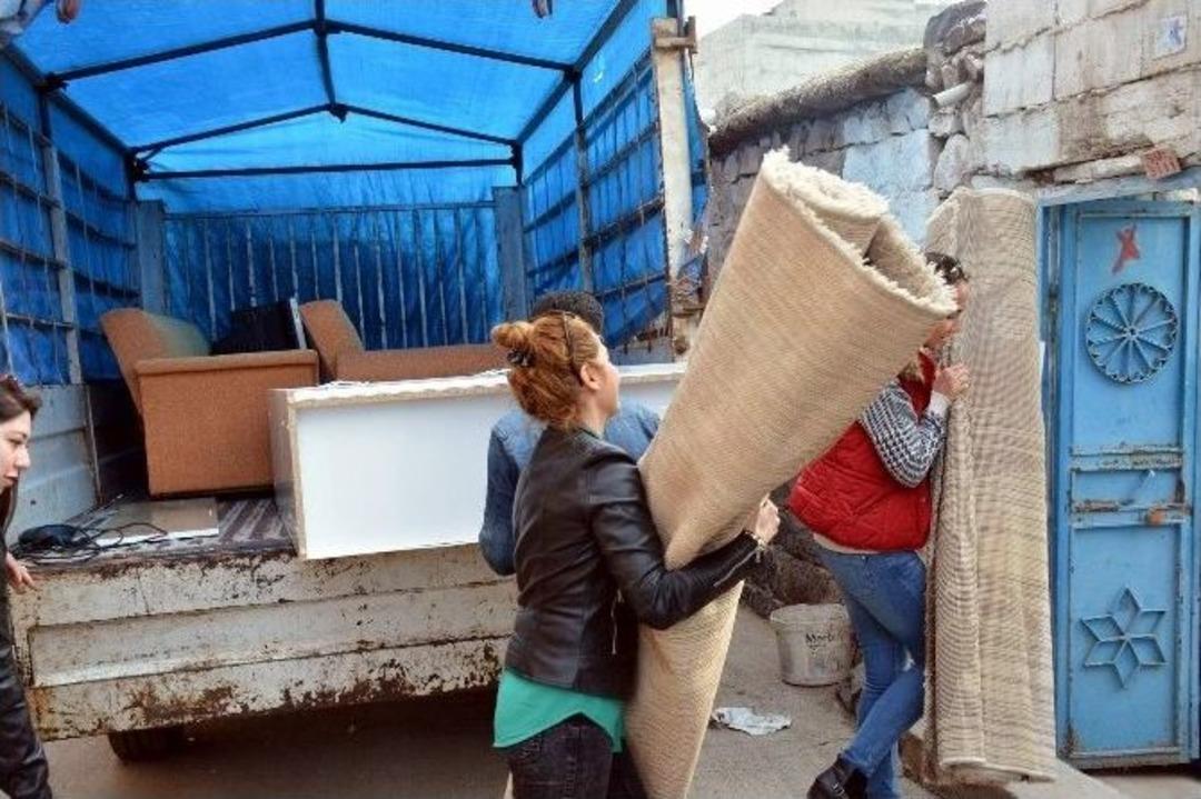 &Ouml;ğretmenlerden &Ouml;rnek Davranış