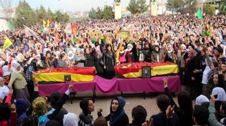 Ypj'li Iki Kadının Cenazesi Nedeniyle Kadın Mitingi Iptal Edildi