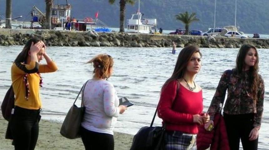 G&uuml;neşi G&ouml;ren Sahile Koştu