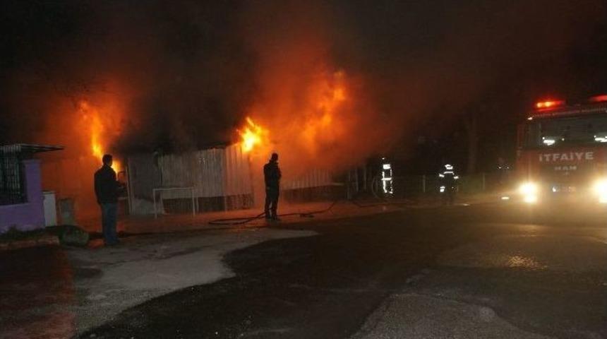 Sakarya&rsquo;da Alabalık Tesisi Alev Alev Yandı