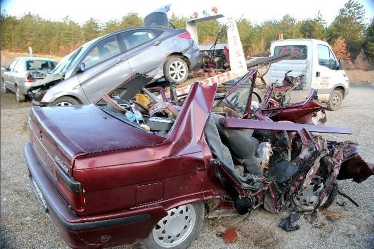 Kastamonu&rsquo;da Feci Kaza: 4 &Ouml;l&uuml;, 2 Yaralı
