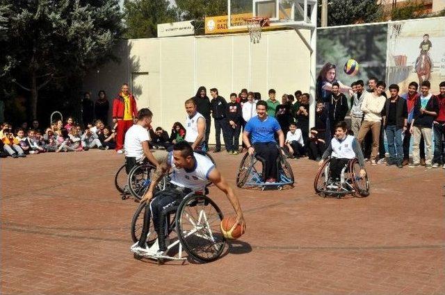 Tekerlekli Sandalye Basketbol Takımı Gkv’lilerle Buluştu 2
