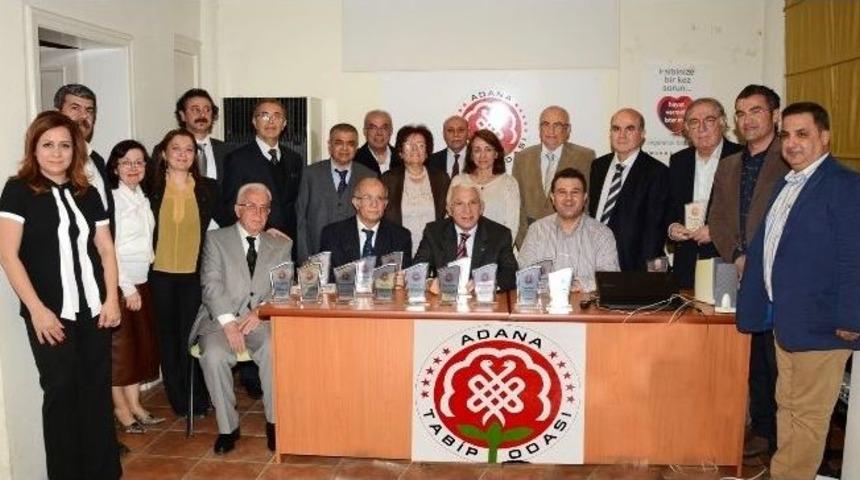 Adana&rsquo;da Duayen Hekimlere 40. Yıl Plaketi