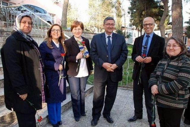 Kadınlar Günü’nde Sağlık Çalışanları Tarafından ’şiddete Hayır’ Mesajı Verildi