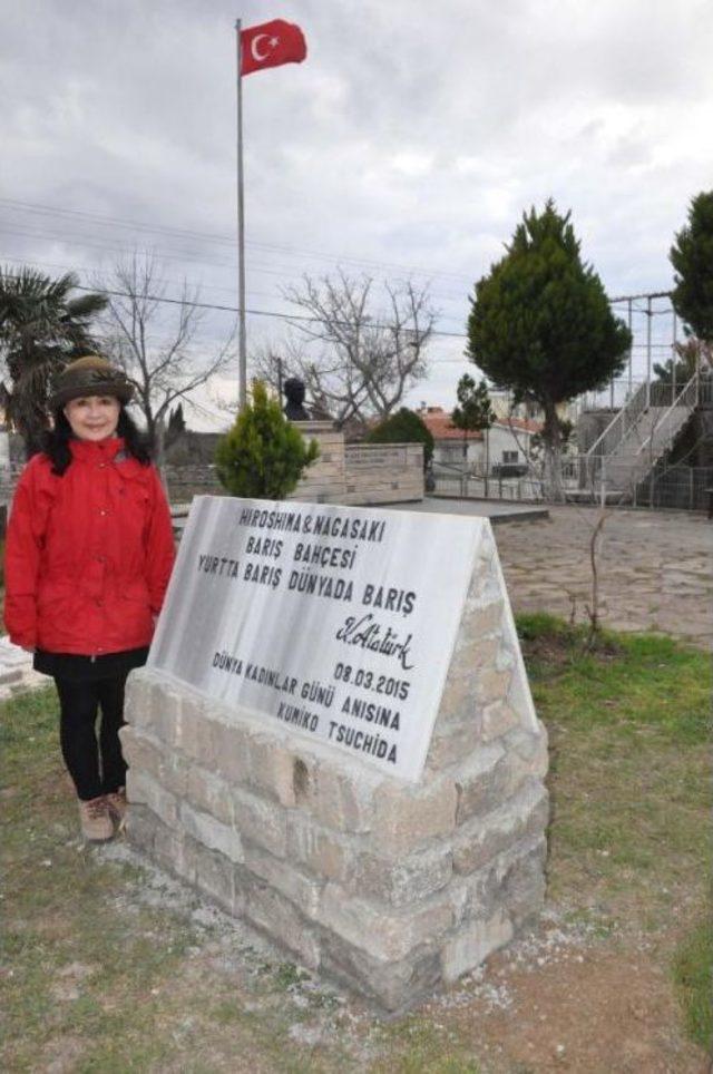 Japon Kumiko dan Kadınlar G&uuml;n&uuml; nde  barış Bah&ccedil;esi  Ile Mesaj 1