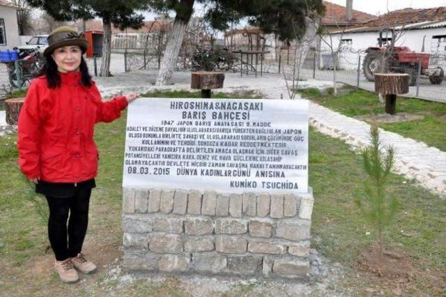 Japon Kumiko dan Kadınlar G&uuml;n&uuml; nde  barış Bah&ccedil;esi  Ile Mesaj 2