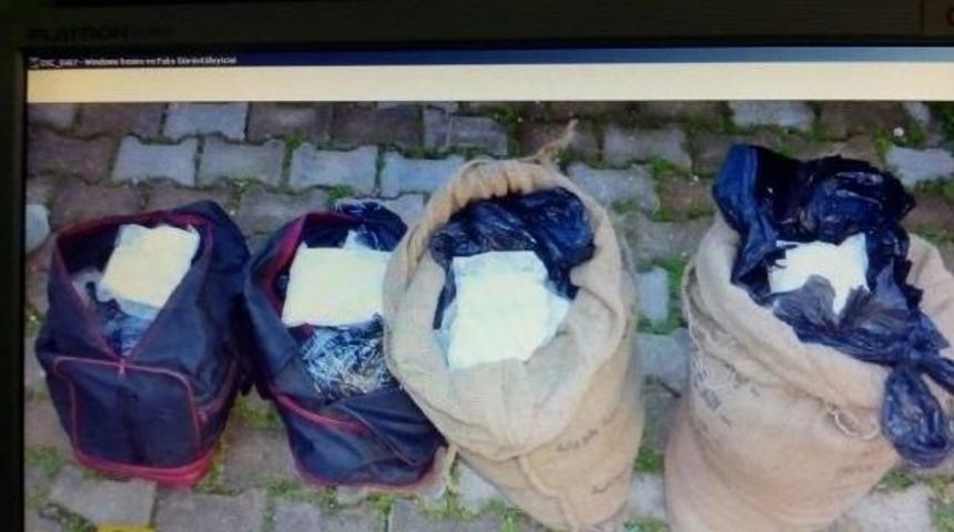 Suriye Plakalı Otomobilde 490 Bin Uyuşturucu Hap Ele Ge&ccedil;irildi