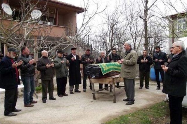 Almanya'da Ölen Gencin Cenazesi Akyazı'da Toprağa Verildi