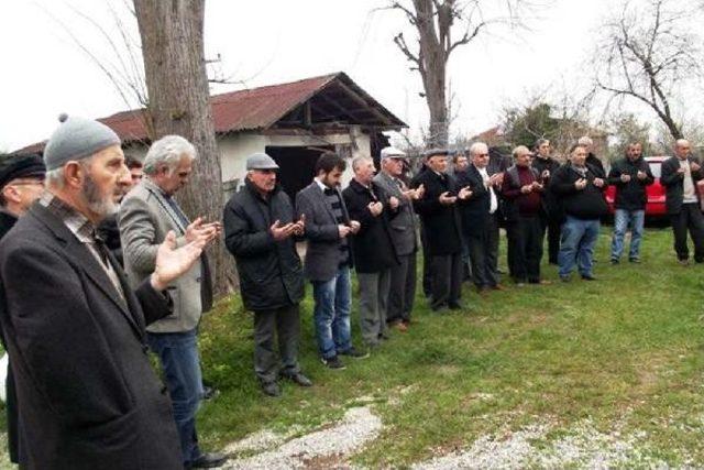 Almanya'da Ölen Gencin Cenazesi Akyazı'da Toprağa Verildi