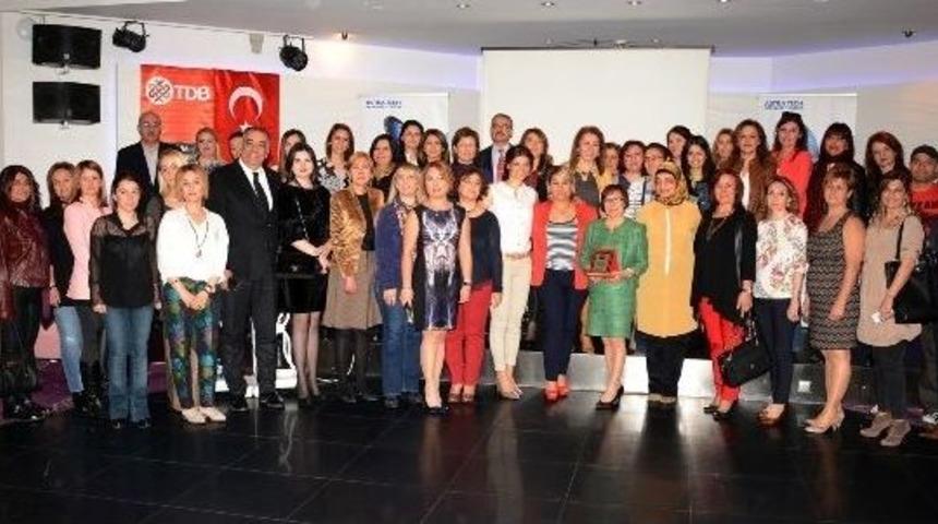 &ldquo;herşeye Rağmen Kadın Olmak&rdquo; Konuşuldu