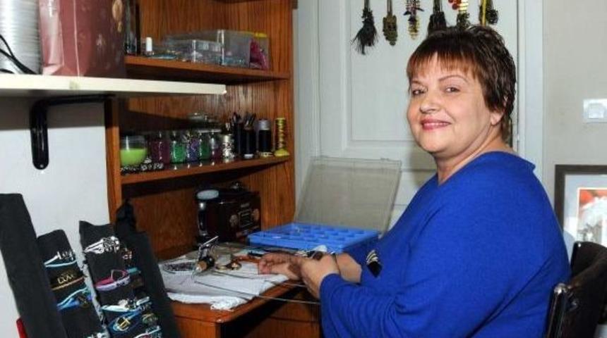 3 Eşinden Şiddet G&ouml;ren Emine &Ouml;nder, Kadınların Umudu Oldu