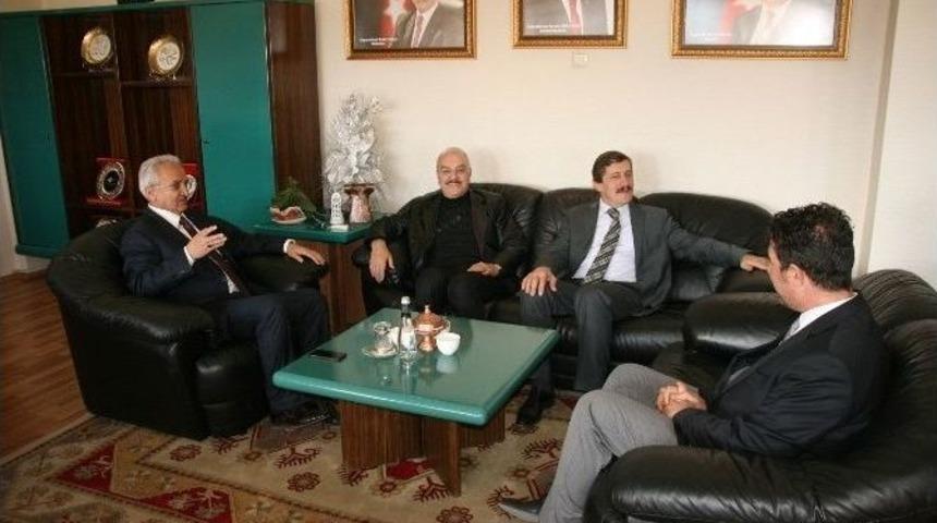 Eski Vali Yenig&uuml;n&rsquo;den Başkan Başsoy&rsquo;a Ziyaret